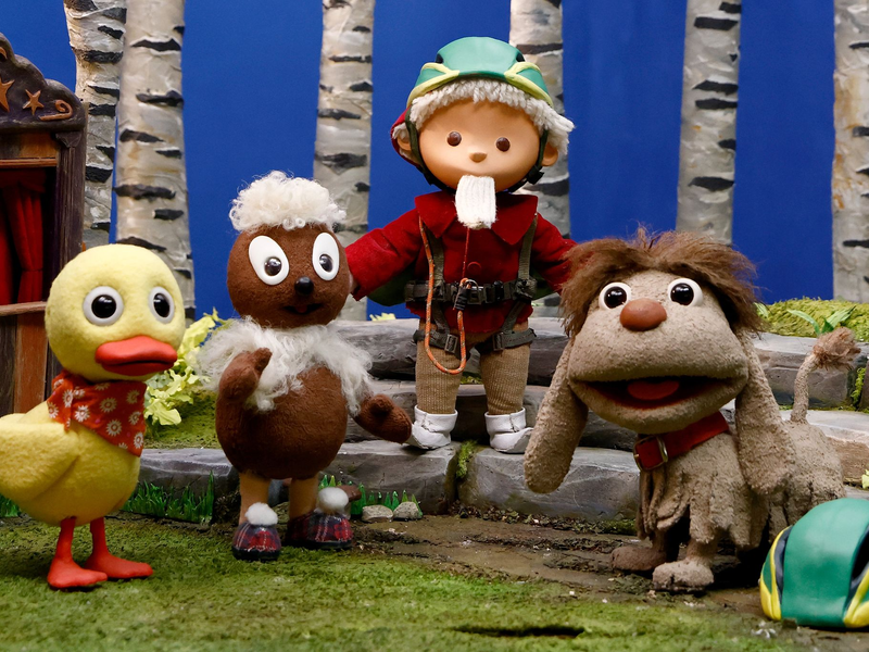 Die Figuren Schnatterinchen (l-r), Pittiplatsch, Sandmann und Moppi: Die «Sandmann»-Folgen sind Erbe der DDR. - Foto: Carsten Koall/dpa