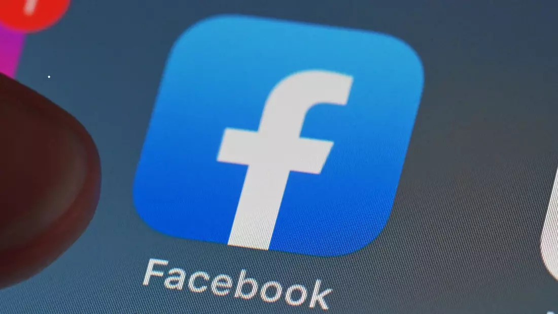 Die irische Datenschutzbehörde hat dem Facebook-Mutterkonzern eine Millionenstrafe aufgebrummt. (Symbolbild) - Bild: Uli Deck/dpa