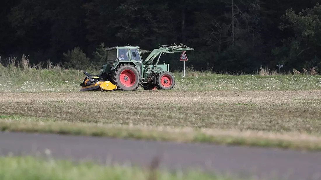 Bauer auf Traktor (Archiv) - Bild: ?ber dts Nachrichtenagentur