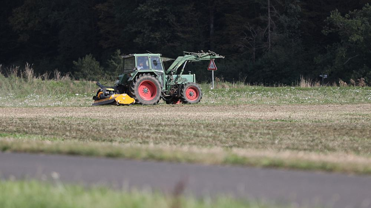 Bauer auf Traktor (Archiv) - Foto: ?ber dts Nachrichtenagentur