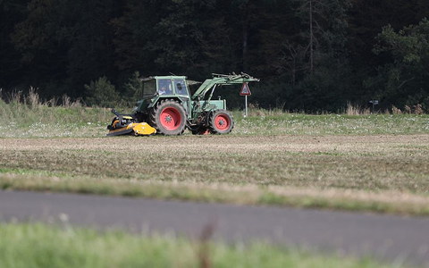 Bauer auf Traktor (Archiv) - Foto: ?ber dts Nachrichtenagentur