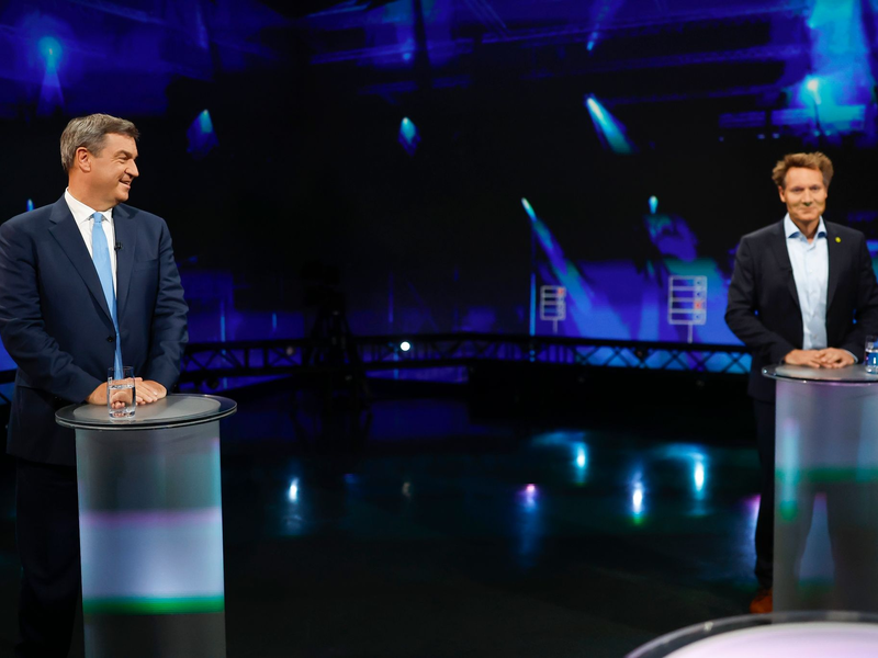 Markus Söder (CSU, l) und Ludwig Hartmann (Bündnis 90/Die Grünen) dürften auf die Wahlergebnisse am Wochenende gespannt sein. - Foto: Daniel Löb/dpa