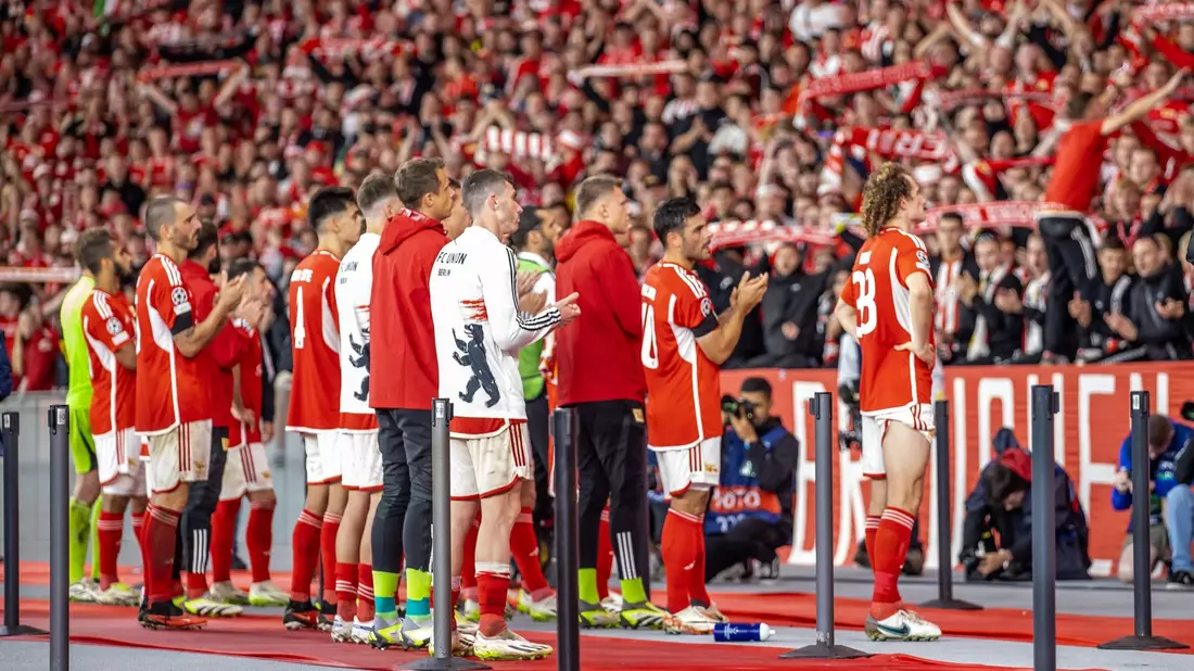 Die Spieler von Union Berlin wurden nach der Niederlage von ihren Fans gefeiert. - Bild: Andreas Gora/dpa