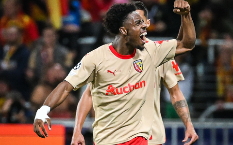 Elye Wahi von RC Lens traf beim Sieg über den FC Arsenal. - Foto: Matthieu Mirville/ZUMA Press Wire/dpa Elye Wahi von RC Lens traf beim Sieg über den FC Arsenal. - Foto: Matthieu Mirville/ZUMA Press Wire/dpa