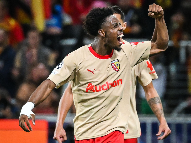 Elye Wahi von RC Lens traf beim Sieg über den FC Arsenal. - Foto: Matthieu Mirville/ZUMA Press Wire/dpa