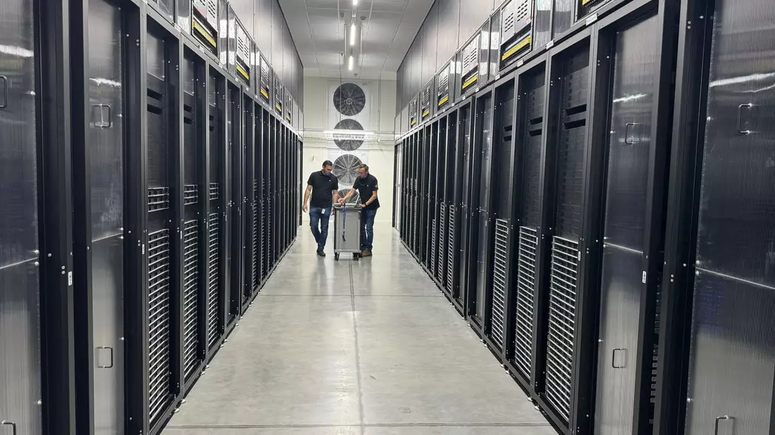 Das europäische Rechenzentrum von Apple in Dänemark wird zu 100 Prozent mit erneuerbarer Energie betrieben. - Bild: Christoph Dernbach/dpa
