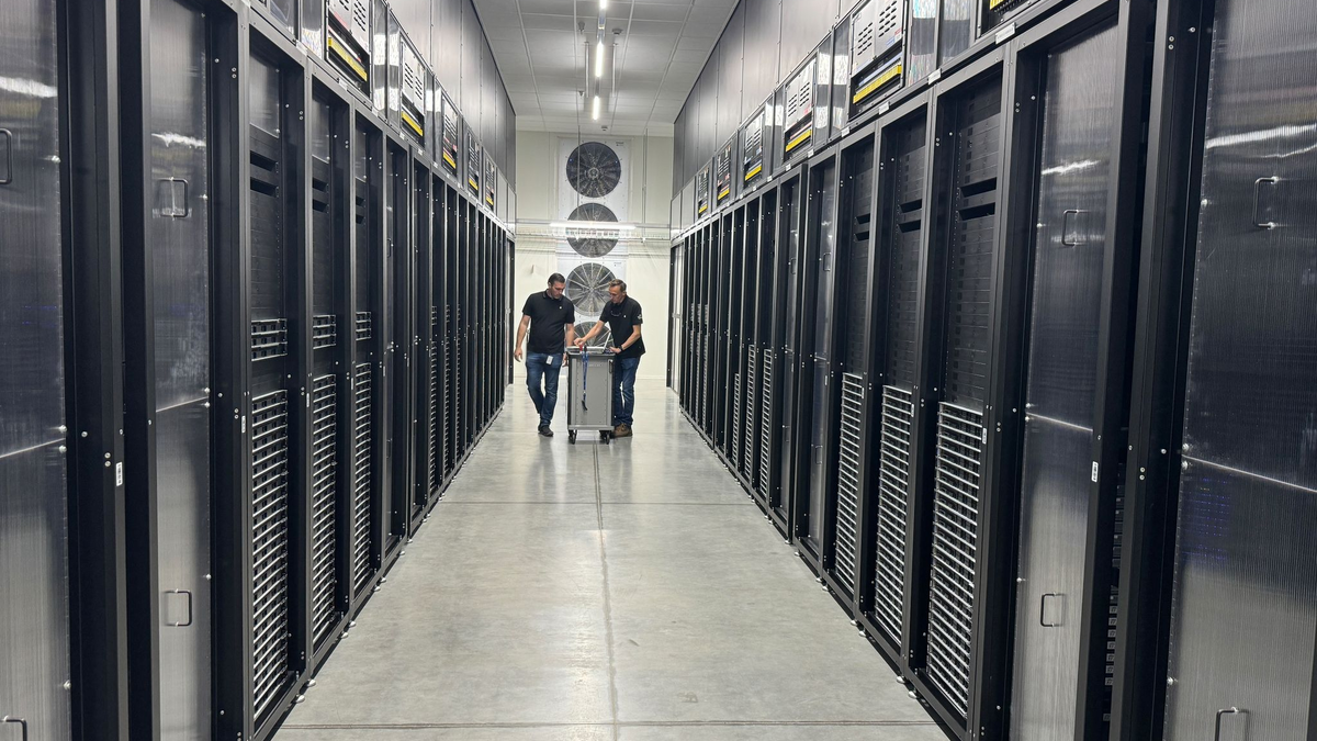 Das europäische Rechenzentrum von Apple in Dänemark wird zu 100 Prozent mit erneuerbarer Energie betrieben. - Foto: Christoph Dernbach/dpa