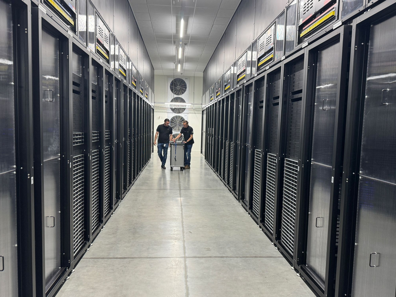 Das europäische Rechenzentrum von Apple in Dänemark wird zu 100 Prozent mit erneuerbarer Energie betrieben. - Foto: Christoph Dernbach/dpa