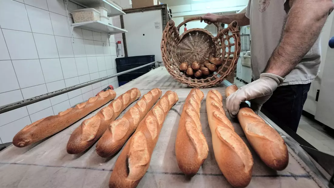 Der Gesundheit zuliebe: Baguettes in Frankreich werden zukünftig weniger salzig sein. - Bild: Michel Euler/AP/dpa