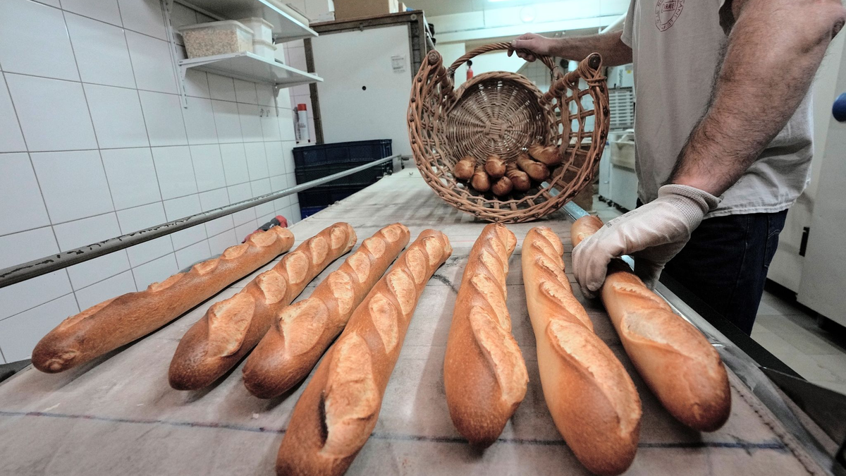 Der Gesundheit zuliebe: Baguettes in Frankreich werden zukünftig weniger salzig sein. - Foto: Michel Euler/AP/dpa