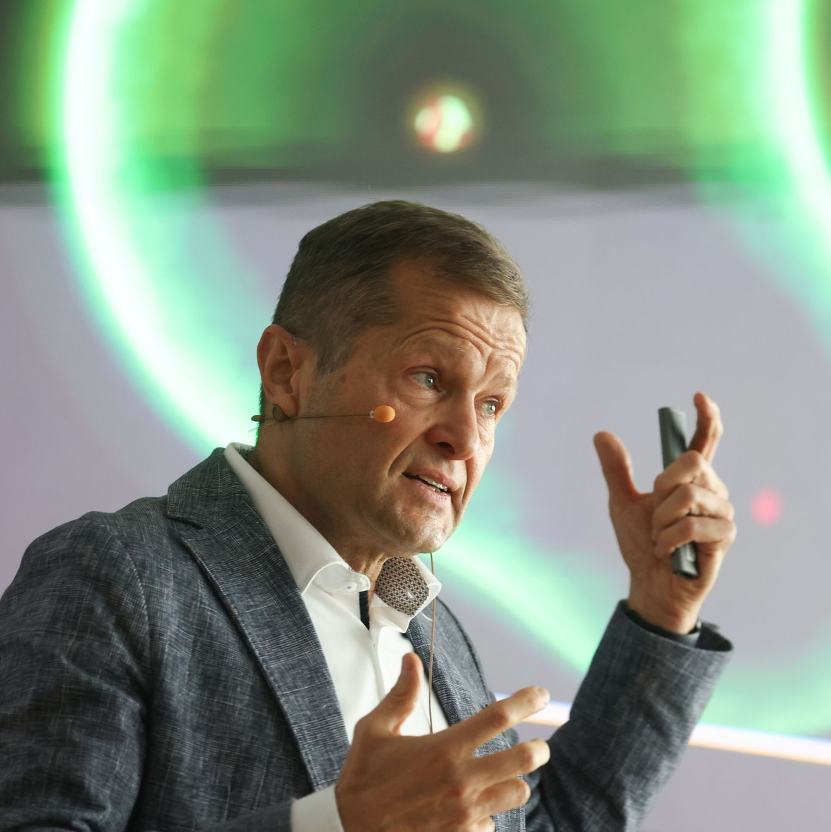 Der österreichisch-ungarische Physik-Nobelpreisträger Ferenc Krausz im Max-Planck-Institut für Quantenoptik (MPQ) in Garching bei München. - Foto: Karl-Josef Hildenbrand/dpa