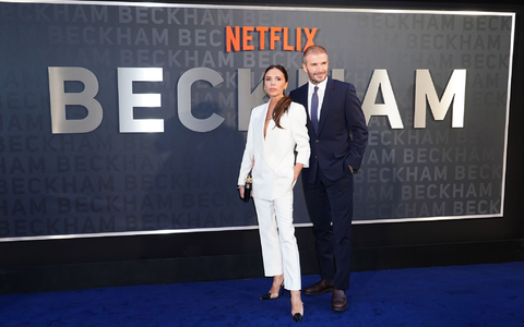 Die britische Modedesignerin Victoria Beckham und der Ex-Fußballstar David Beckham kommen zur Premiere der Netflix-Dokumentation in London. - Foto: Ian West/PA Wire/dpa