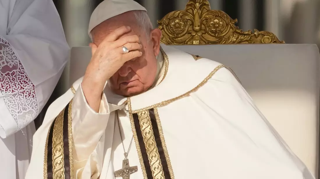 Papst Franziskus während einer Messe im Petersdom. - Bild: Andrew Medichini/AP/dpa