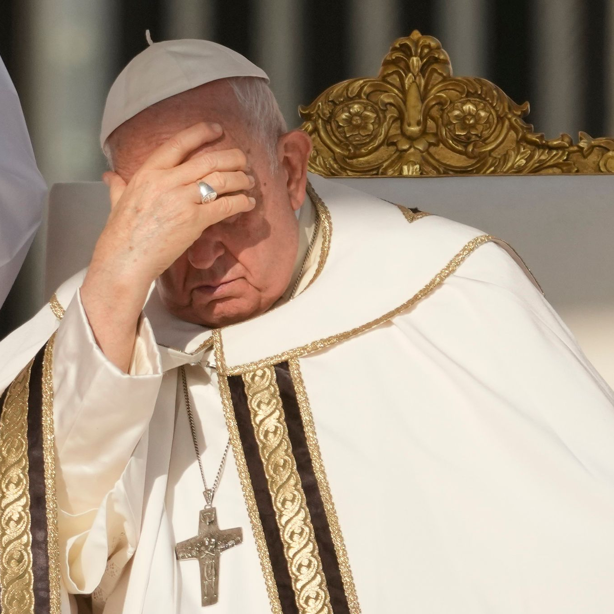 «Wie sehr man auch versuchen mag, sie zu leugnen, zu verstecken, zu verhehlen oder zu relativieren: Die Anzeichen des Klimawandels sind da und treten immer deutlicher hervor», sagt Papst Franziskus. - Foto: Andrew Medichini/AP/dpa