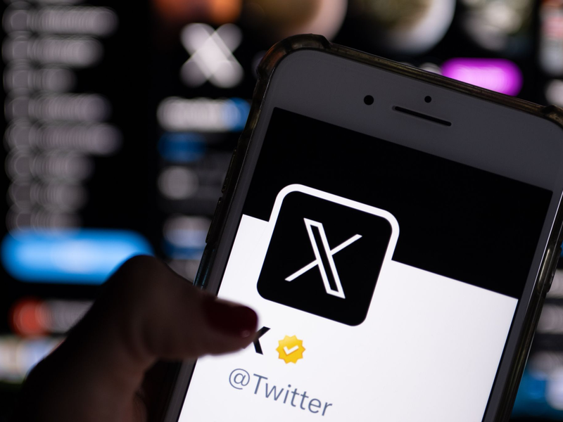 Die Online-Plattform X (ehemals Twitter) hat einer Umfrage zufolge an Attraktivität verloren. - Foto: Monika Skolimowska/dpa