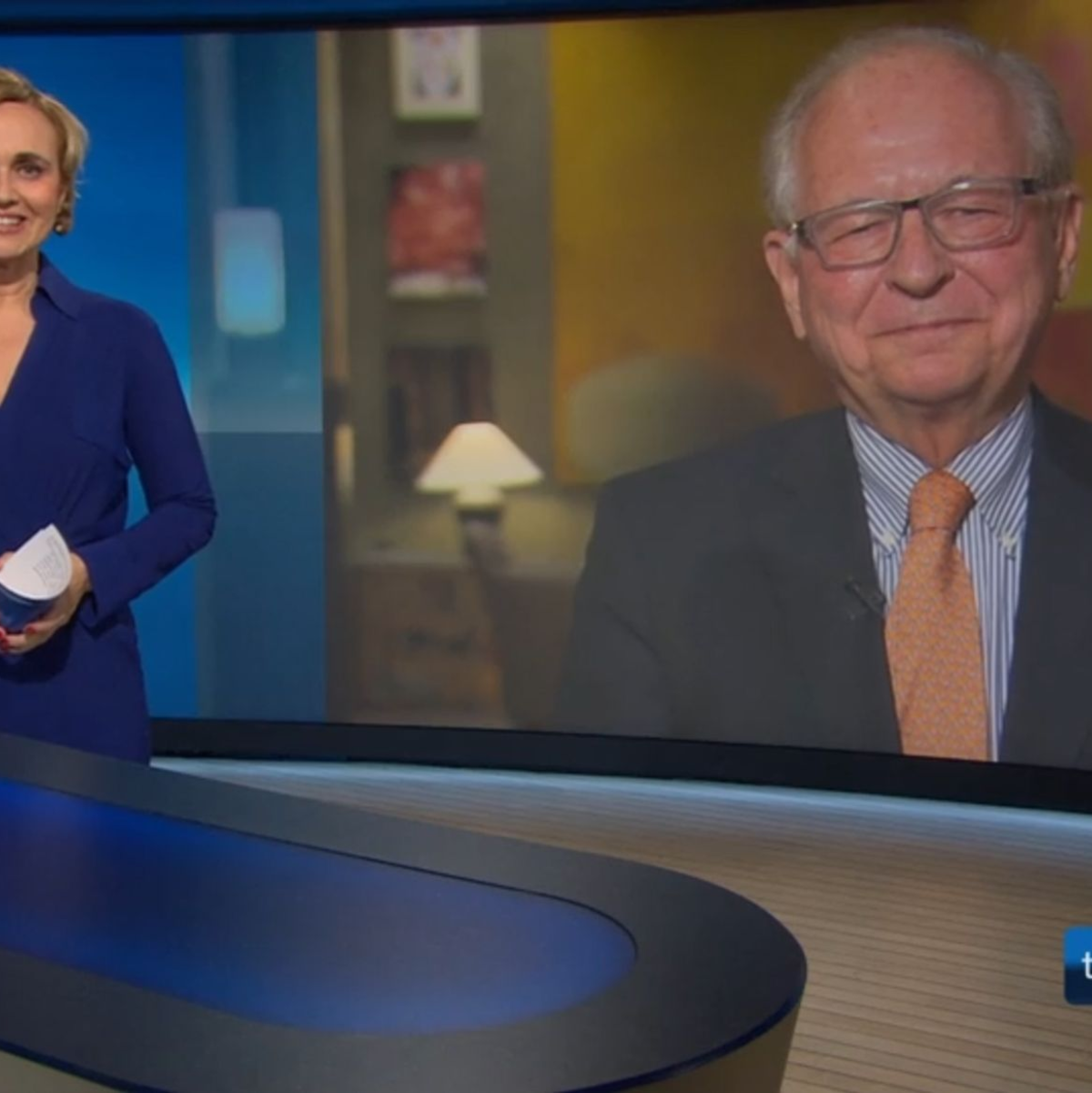 Moderatorin Caren Miosga 2022 beim Interview mit Wolfgang Ischinger. - Foto: NDR/ARD/dpa