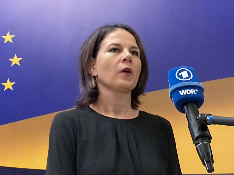 Die deutsche Außenministerin Annalena Baerbock (Bündnis 90/Grüne) äußerte sich zu dem jüngsten Vorgehen der iranischen Sittenpolizei. - Foto: Friedemann Kohler/dpa