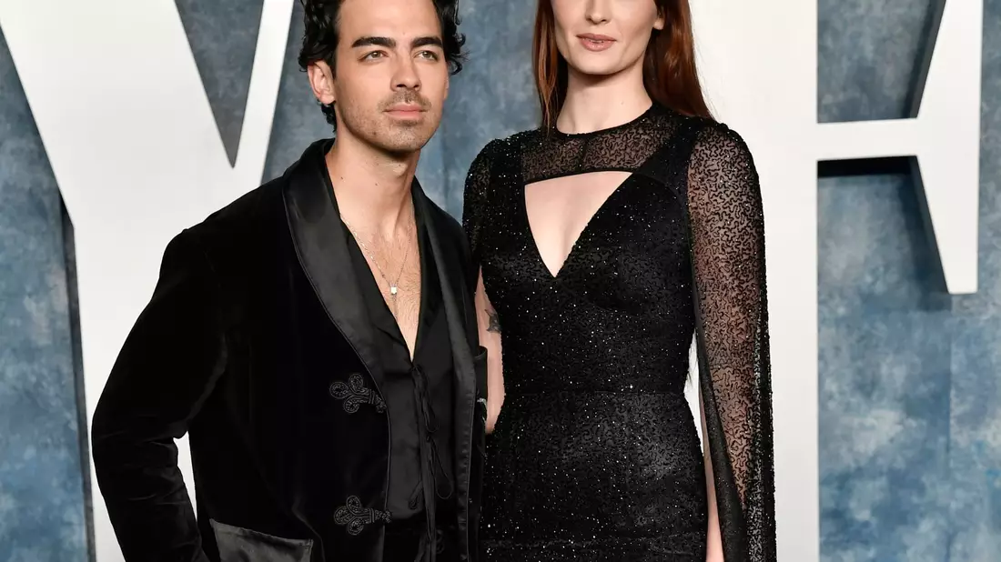 Joe Jonas (l) und Sophie Turner auf der Vanity Fair Oscar Party. Das Paar hat sich getrennt. - Bild: Evan Agostini/Invision/AP/dpa