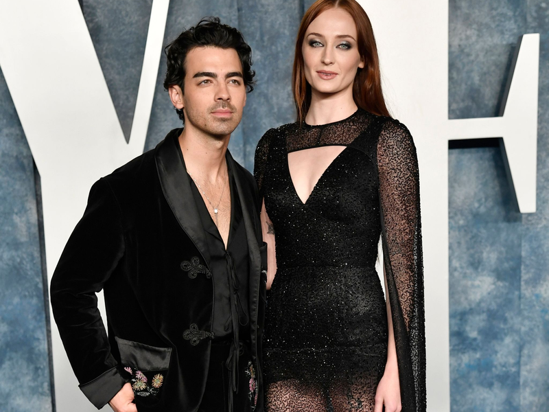 Joe Jonas (l) und Sophie Turner auf der Vanity Fair Oscar Party. Das Paar hat sich getrennt. - Foto: Evan Agostini/Invision/AP/dpa