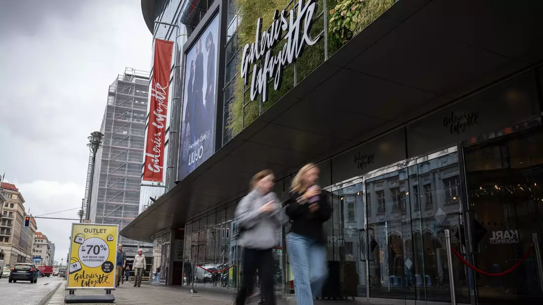 Nach rund 27 Jahren in Berlin steht das Aus für das Kaufhaus Galeries Lafayette Ende 2024 fest. - Bild: Hannes P. Albert/dpa