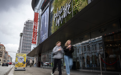 Nach rund 27 Jahren in Berlin steht das Aus fĂŒr das Kaufhaus Galeries Lafayette Ende 2024 fest. - Foto: Hannes P. Albert/dpa Nach rund 27 Jahren in Berlin steht das Aus fĂŒr das Kaufhaus Galeries Lafayette Ende 2024 fest. - Foto: Hannes P. Albert/dpa