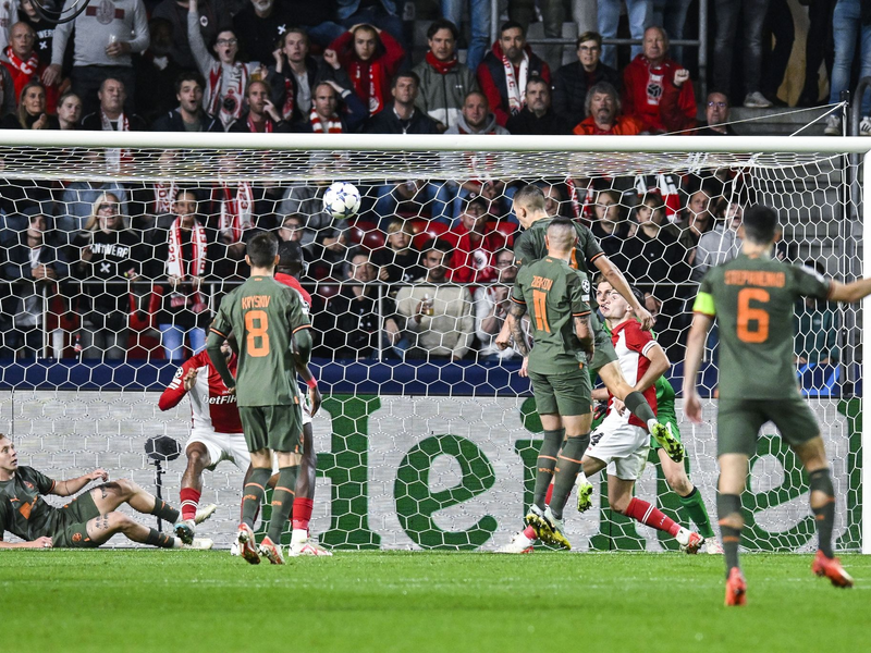 Danylo Sikan (M) traf zweimal für Schachtar Donezk in Antwerpen. - Foto: Tom Goyvaerts/Belga/dpa