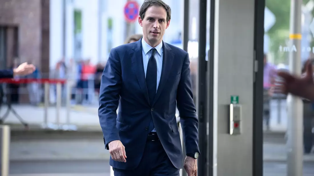 Der angehende EU-Klimakommissar Wopke Hoekstra spricht sich für Steuern auf Kerosin aus. - Bild: Bernd von Jutrczenka/dpa