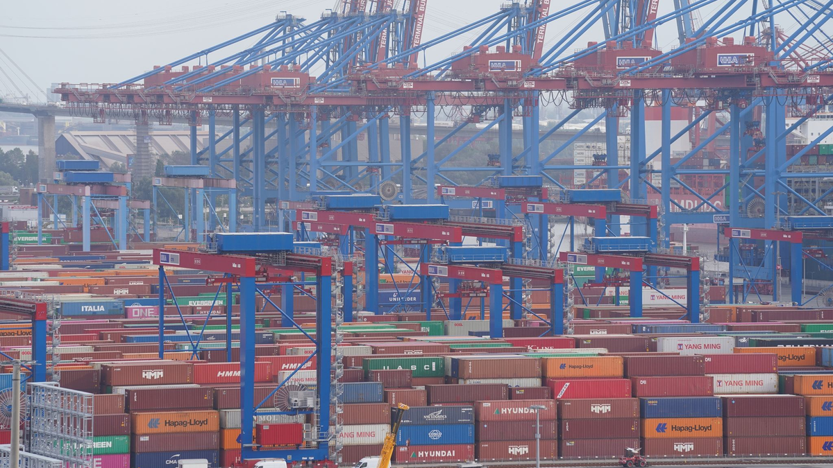 Das Statistische Bundesamt präsentiert ernüchternde Exportzahlen für den Monat August. - Foto: Marcus Brandt/dpa