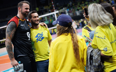 Die deutschen Volleyballer um Georg Grozer (M) haben beste Chancen, sich für die Olympischen Spiele in Paris zu qualifizieren. - Foto: Joao Gabriel Alves/dpa Die deutschen Volleyballer um Georg Grozer (M) haben beste Chancen, sich für die Olympischen Spiele in Paris zu qualifizieren. - Foto: Joao Gabriel Alves/dpa