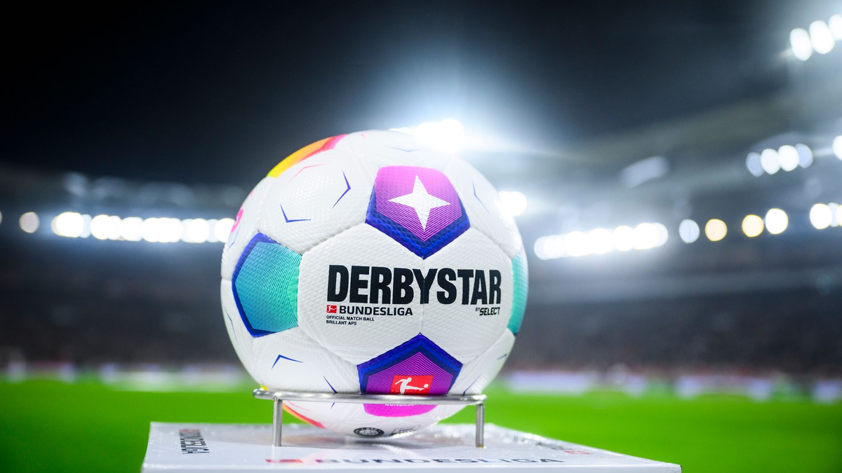 Der Bundesliga-Schlager zwischen Borussia Dortmund dem FC Bayern München findet am 4. November statt. - Foto: Tom Weller/dpa