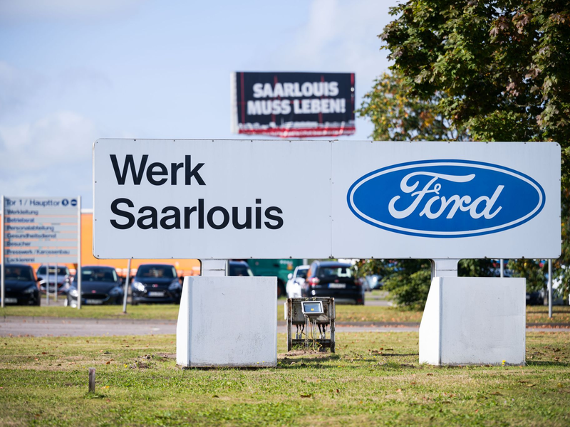 Das Ford-Werk in Saarlouis: Ende 2025 beendet der amerikanische Autobauer hier seine Focus-Produktion. - Foto: Oliver Dietze/dpa