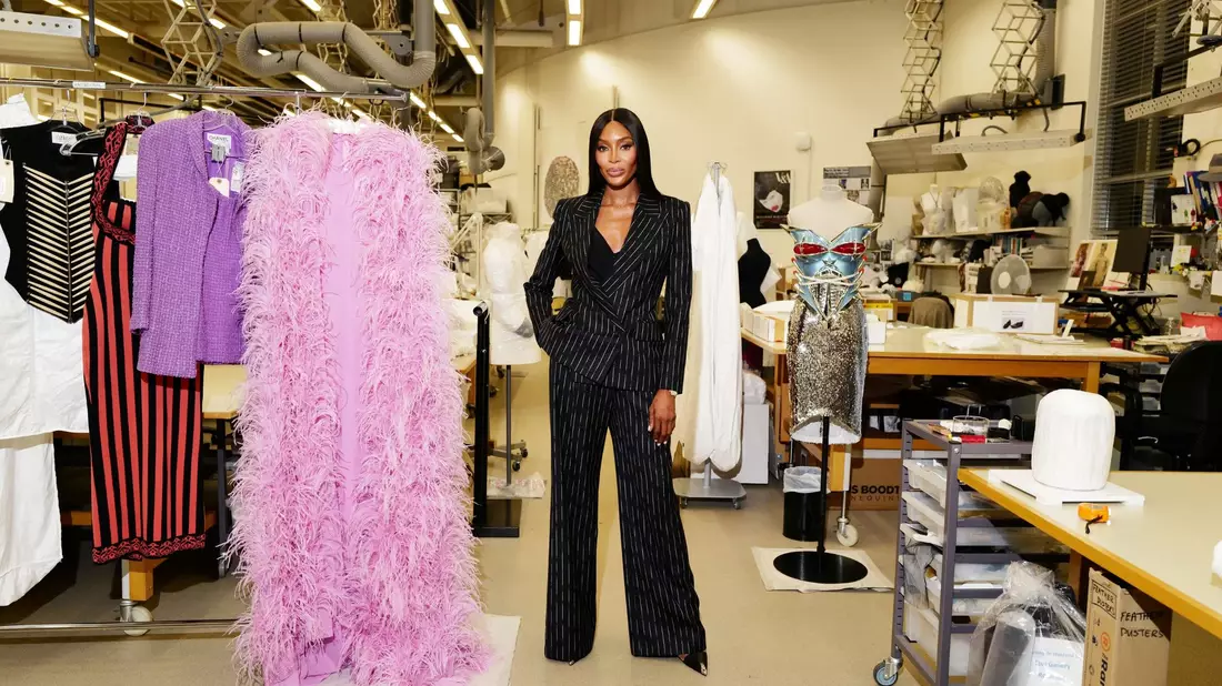 Blick auf die Karriere: Naomi Campbell bekommt eine große Ausstellung in London. - Bild: Marco Bahler/V&A/PA Media/dpa