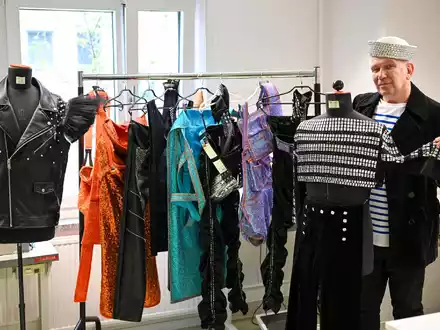 Jean Paul Gaultier findet Berlin angenehm und inspirierend. - Foto: Jens Kalaene/dpa