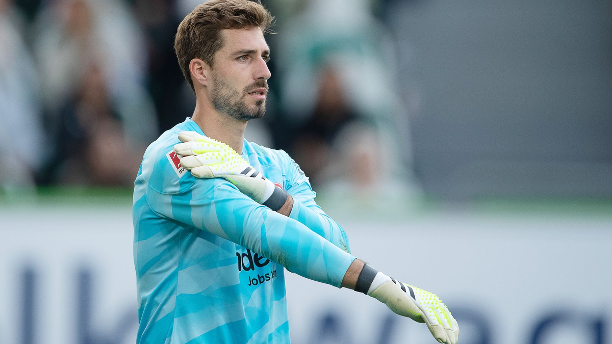 Frankfurts Torwart Kevin Trapp kassierte beim Spiel gegen PAOK Saloniki eine rote Karte. - Foto: Swen Pförtner/dpa
