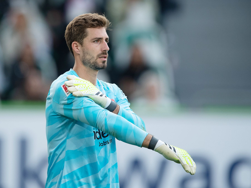 Frankfurts Torwart Kevin Trapp kassierte beim Spiel gegen PAOK Saloniki eine rote Karte. - Foto: Swen Pförtner/dpa