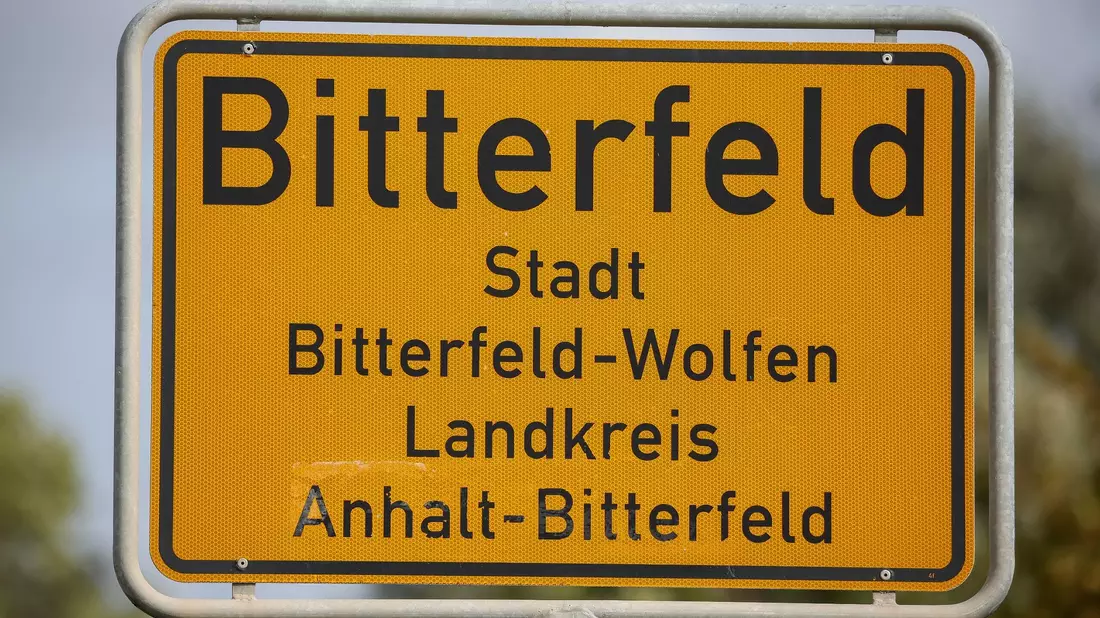 Am Sonntag entscheidet sich in der 37.000-Einwohner-Stadt in Sachsen-Anhalt, ob der CDU-Amtsinhaber Armin Schenk weitermacht oder ob er vom AfD-Politiker Henning Dornack abgelöst wird. - Bild: Jan Woitas/dpa