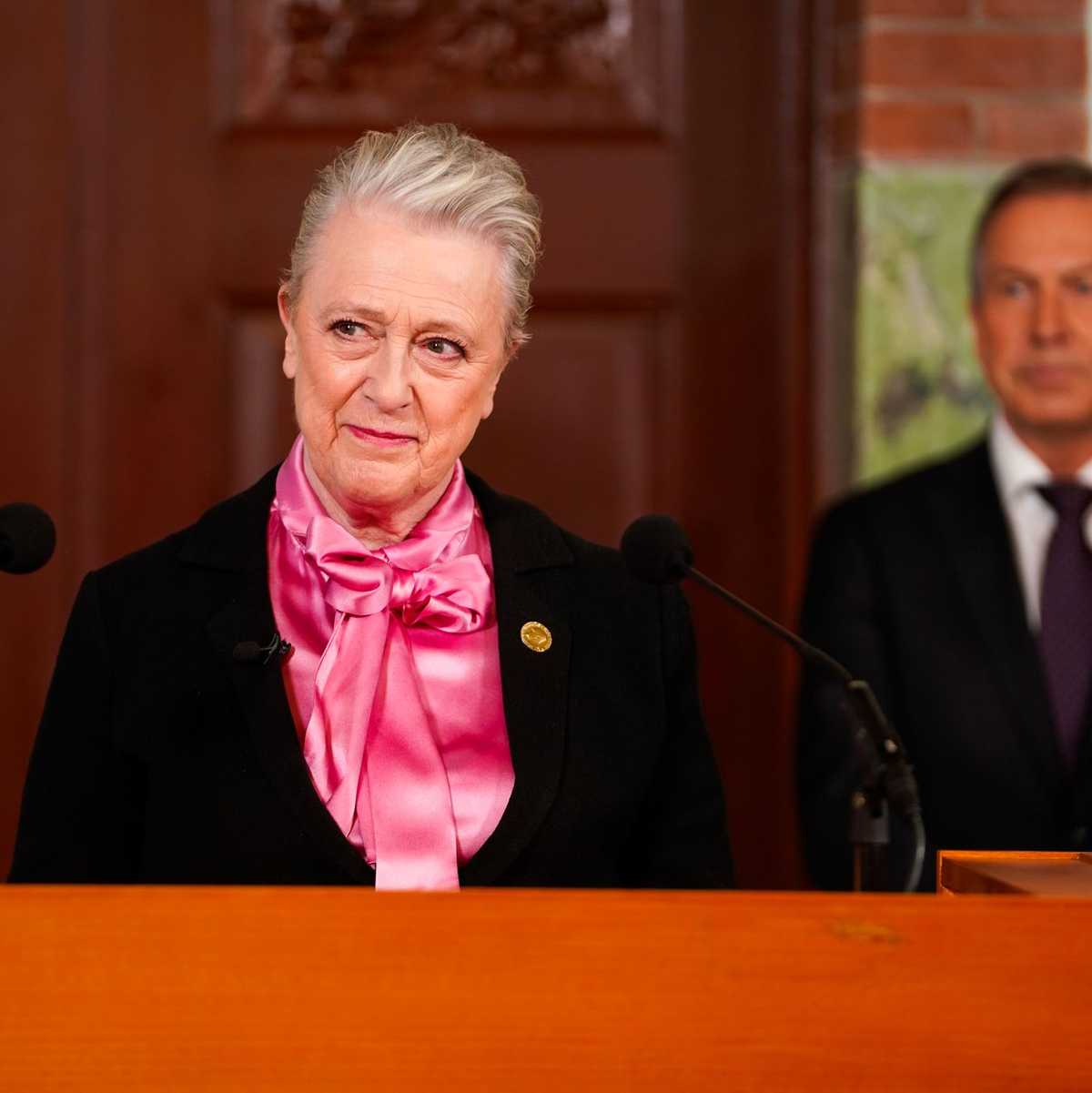 Die Vorsitzende des Nobelkomitees, Berit Reiss-Andersen, bei der Preisbekanntgabe in Oslo. - Foto: Terje Pedersen/NTB/dpa