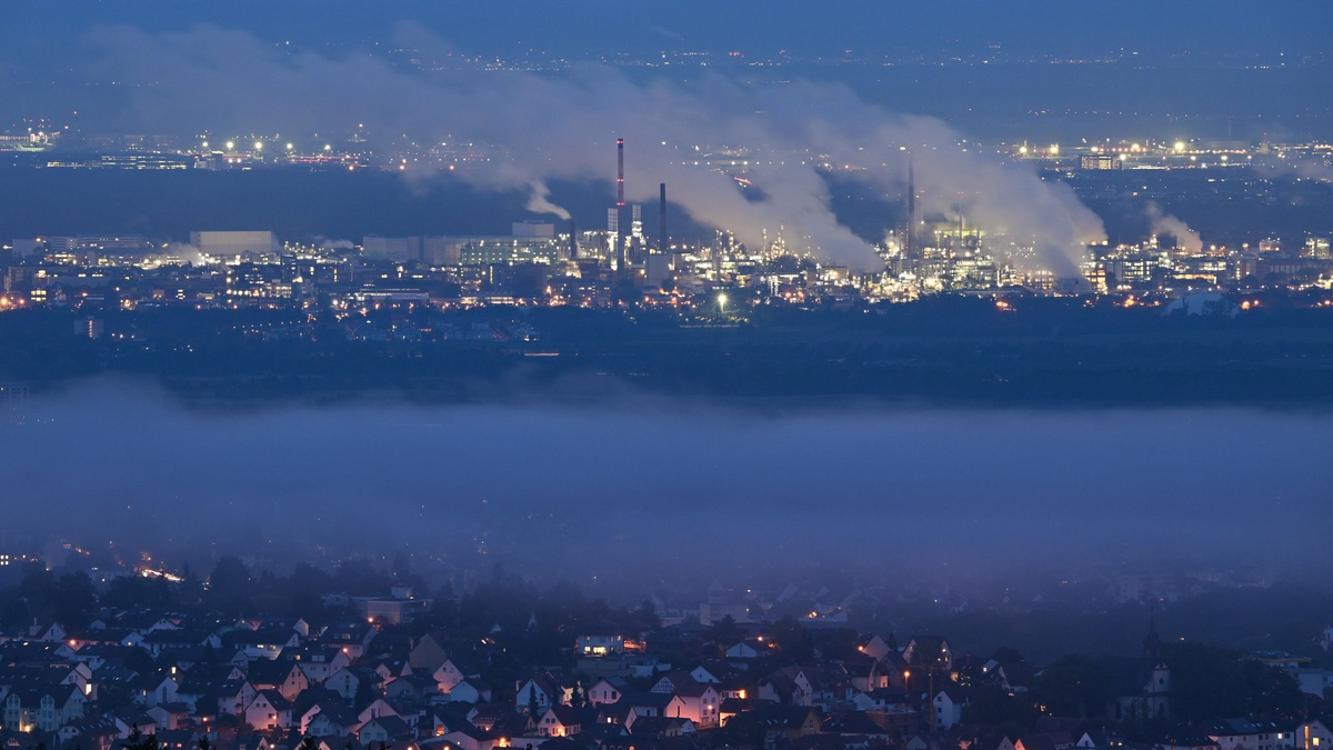 Die Auftragszahlen in der deutschen Industrie sind im August wieder angestiegen, nachdem sie im Vormonat stark gesunken waren. - Foto: Arne Dedert/dpa