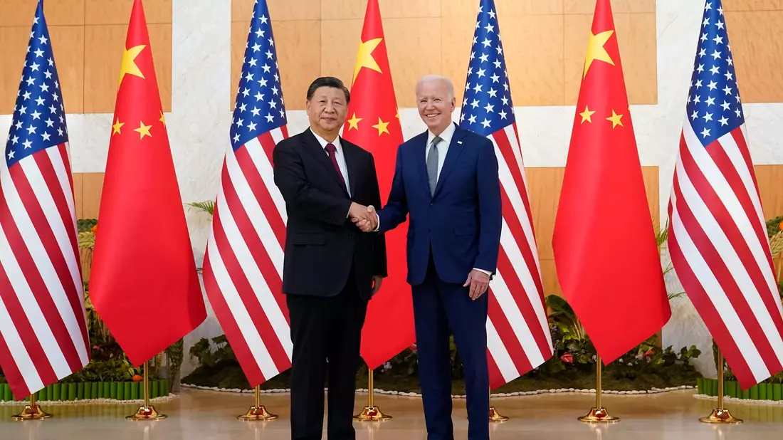 Im vergangenen Jahr kamen US-Präsident Joe Biden (r) und der chinesische Staatschef Xi Jinping beim G20-Gipfel zusammen. - Bild: Alex Brandon/AP/dpa