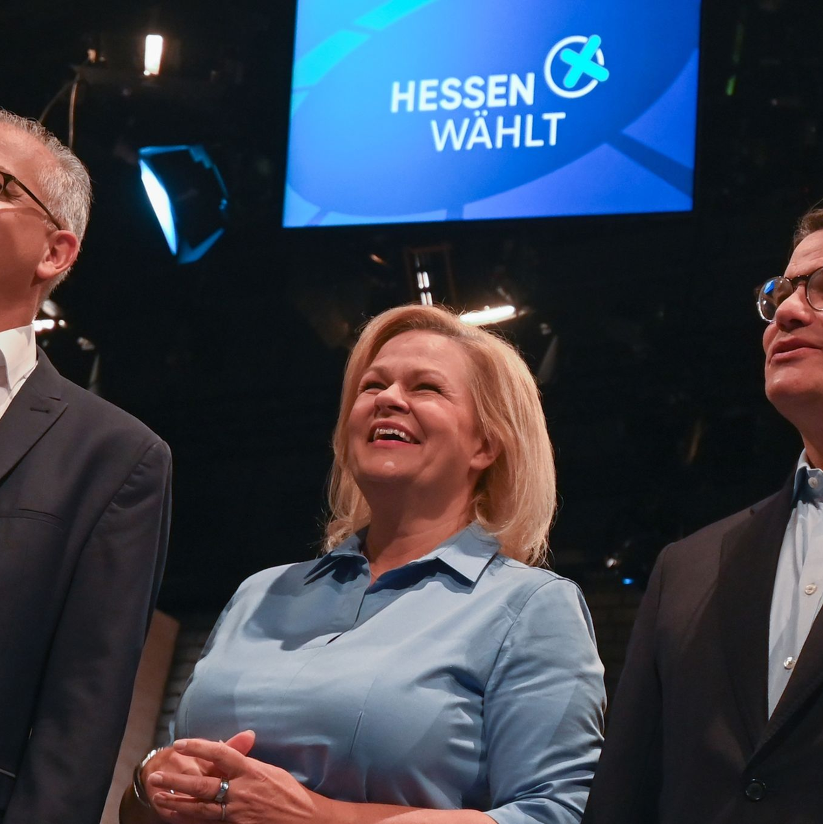 Die Spitzenkandidaten der hessischen Landtagswahl, Tarek Al-Wazir (Bündnis 90/Die Grünen, l-r), Nancy Faeser (SPD), Bundesinnenministerin, und Boris Rhein (CDU). - Foto: Arne Dedert/dpa