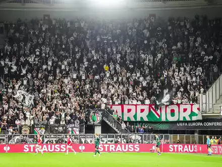 Nach dem Spiel von Legia Warschau bei AZ Alkmaar in der Conference League hat es nach Ausschreitungen zwei Festnahmen gegeben. - Foto: Ed Van De Pol/ANP/dpa/Archivbild