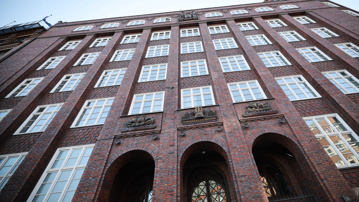 Die Hamburger Finanzbehörde am Gänsemarkt. - Foto: Christian Charisius/dpa