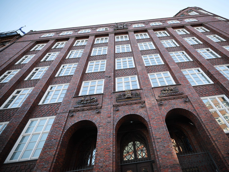 Die Hamburger Finanzbehörde am Gänsemarkt. - Foto: Christian Charisius/dpa