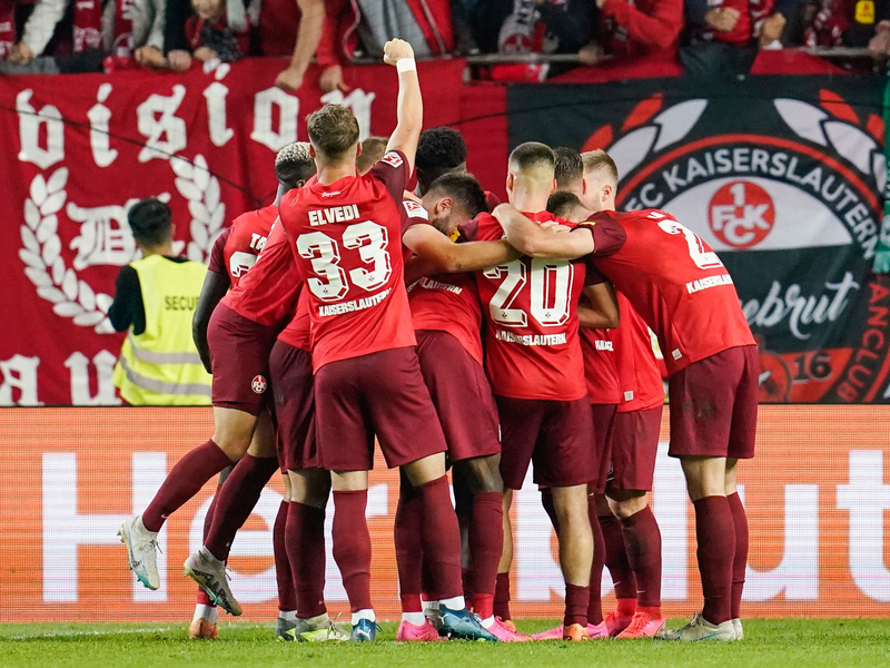 Zumindest bis Samstag übernimmt der FCK Platz eins in der 2. Liga. - Foto: Uwe Anspach/dpa