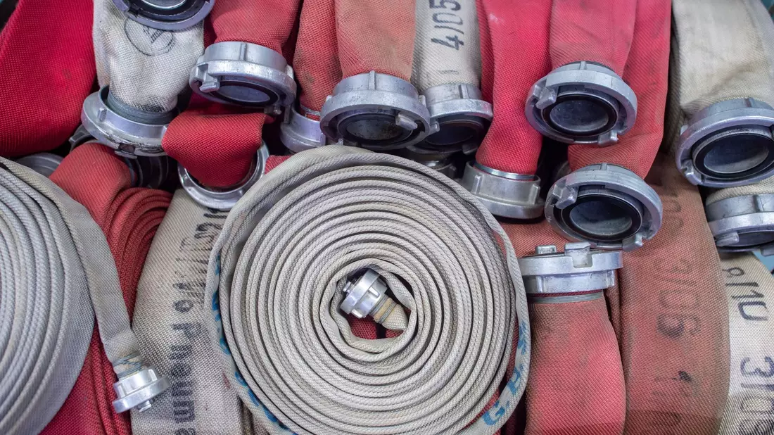 Feuerwehrschläuche waren beim Weltrekordversuch im Einsatz. - Bild: Klaus-Dietmar Gabbert/dpa-Zentralbild/ZB