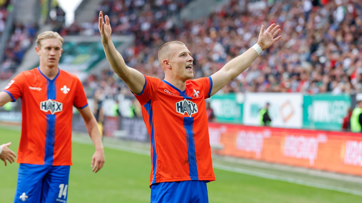 Tim Skarke brachte den SV Darmstadt 98 in Führung beim FC Augsburg. - Foto: Daniel Löb/dpa