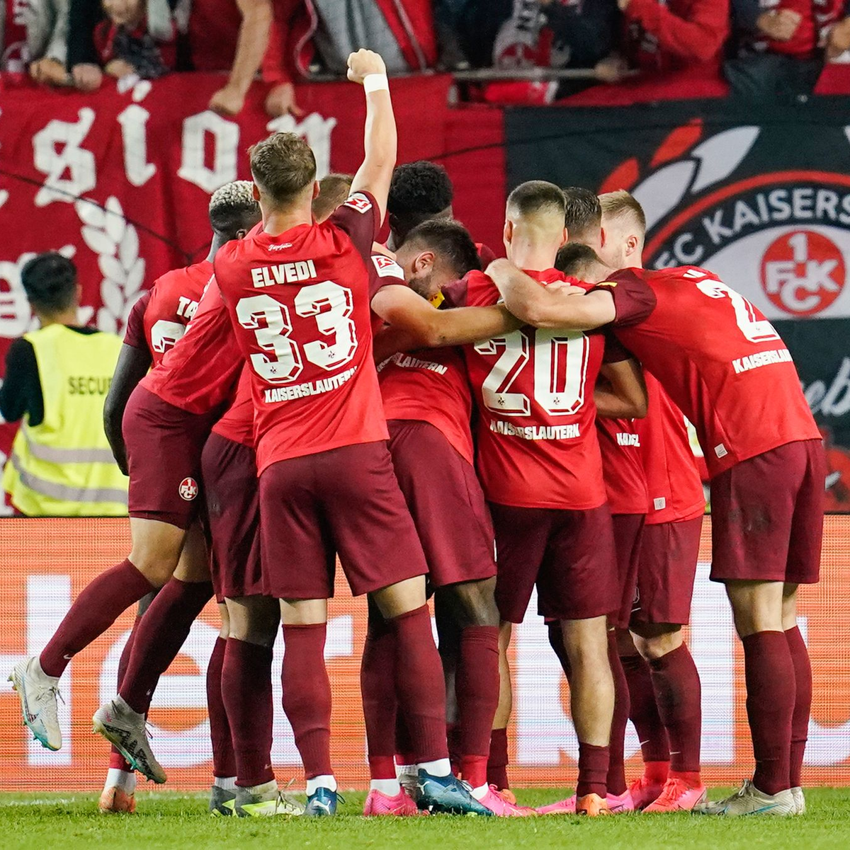 Der FCK setzt sich nach dem Sieg im Freitagsspiel weiter auf forderen Tabellenplätzen fest. - Foto: Uwe Anspach/dpa