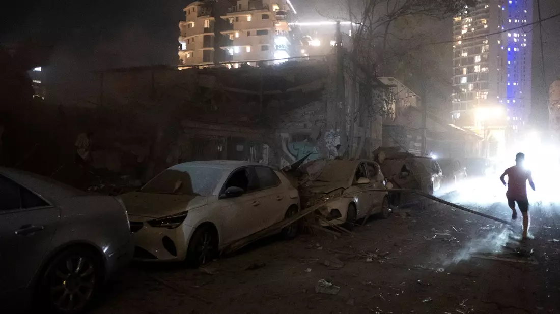 Schäden in Tel Aviv. - Bild: Moti Milrod/AP