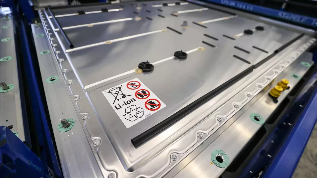 Eine Batterie für den VW ID.3. - Bild: Jan Woitas/dpa-Zentralbild/dpa