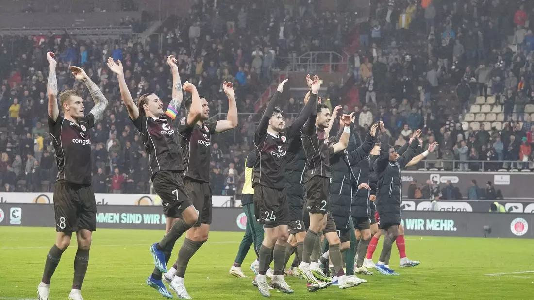Der FC St. Pauli ist die Mannschaft der Stunde in der 2. Liga. - Bild: Marcus Brandt/dpa